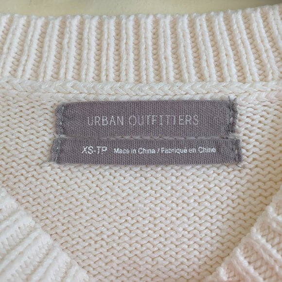 ☁️Urban Outfitters Scalloped Sweater☁️ - Picture 4 of 4